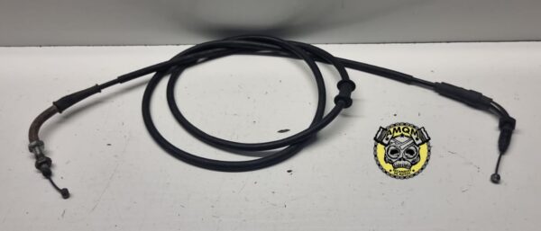 SOn 2 cables gas