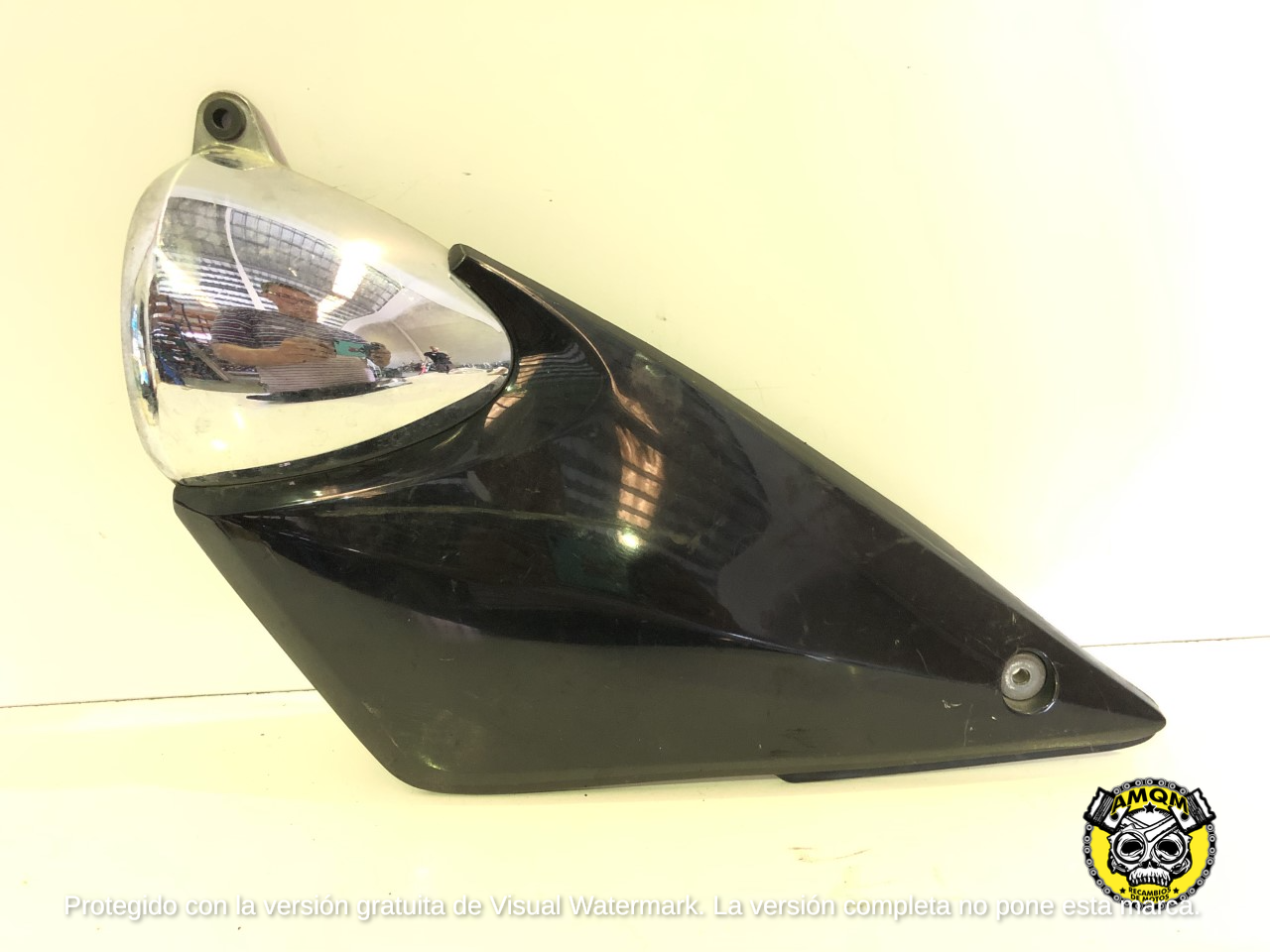 Embellecedor izquierdo bajo asiento 2 15E 1 1