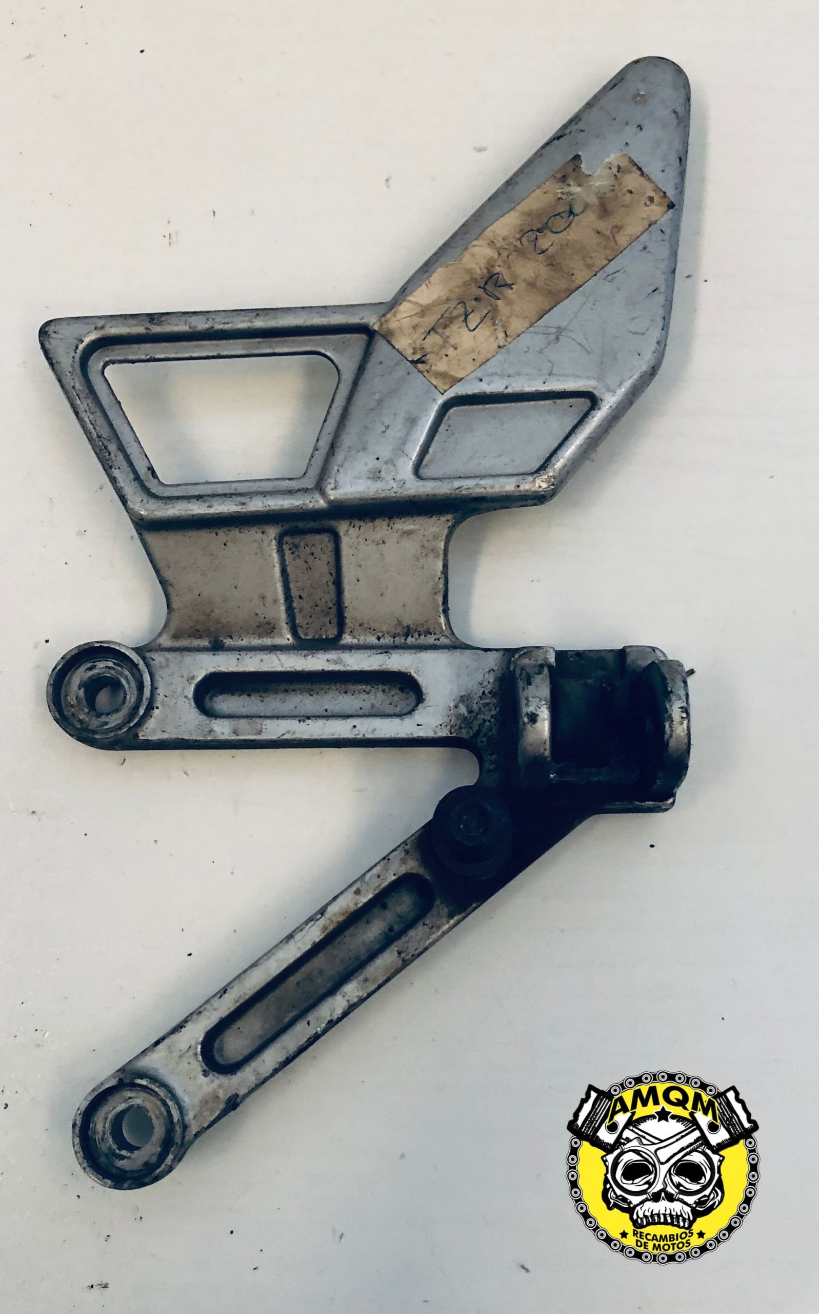 soporte estribera delantero izquierdo 30E