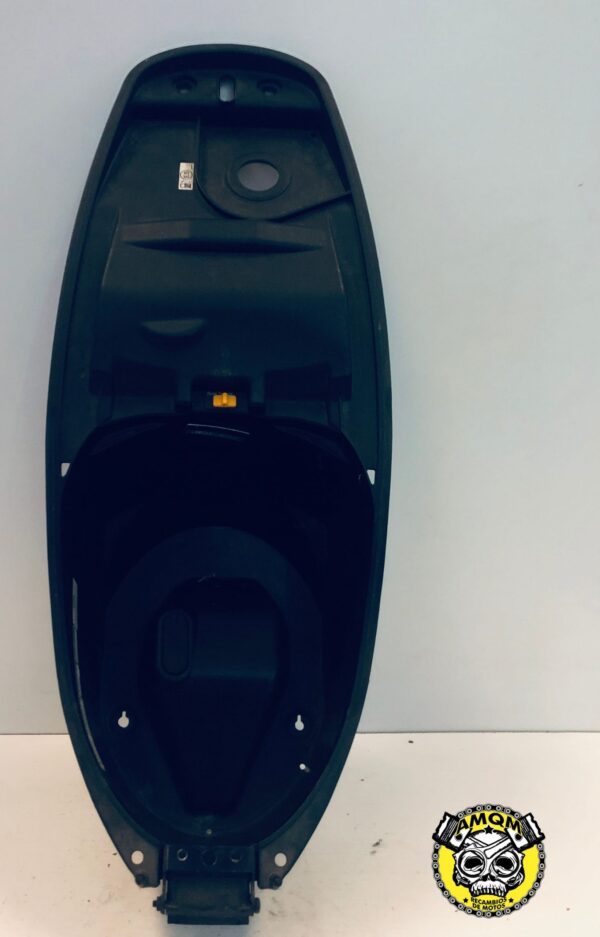 baul bajo asiento 40E
