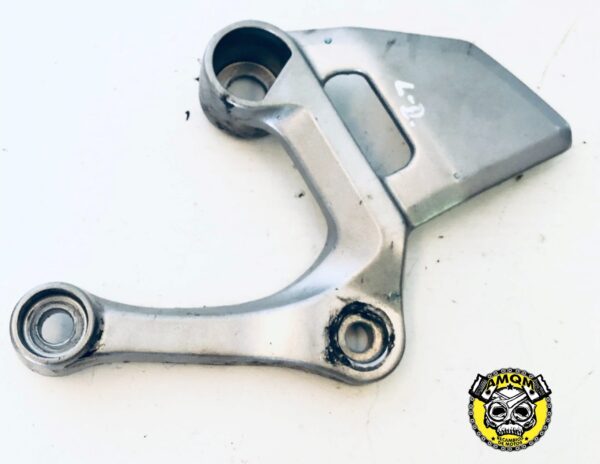 soportee de estribera delantero izquierdo 40E 1