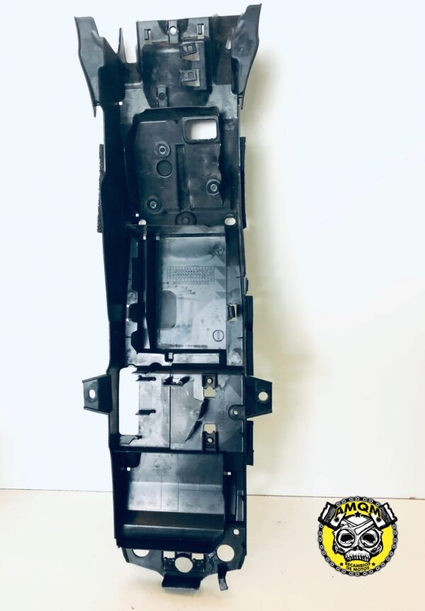 tapa bajo asiento 30E