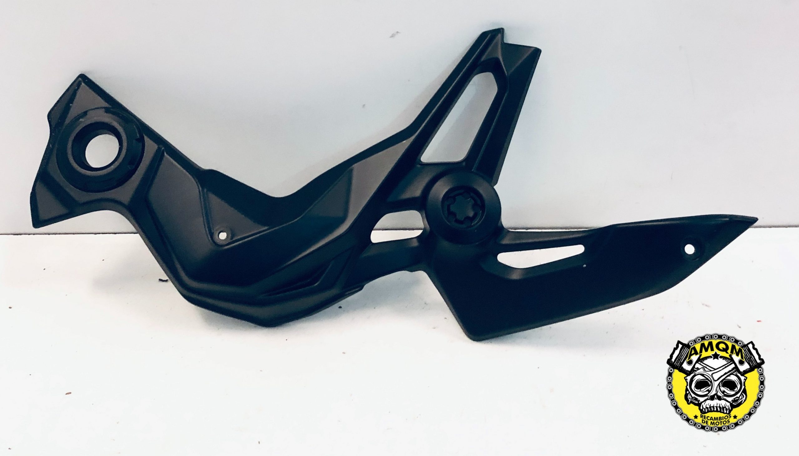 embellecedor izquierdp 25E