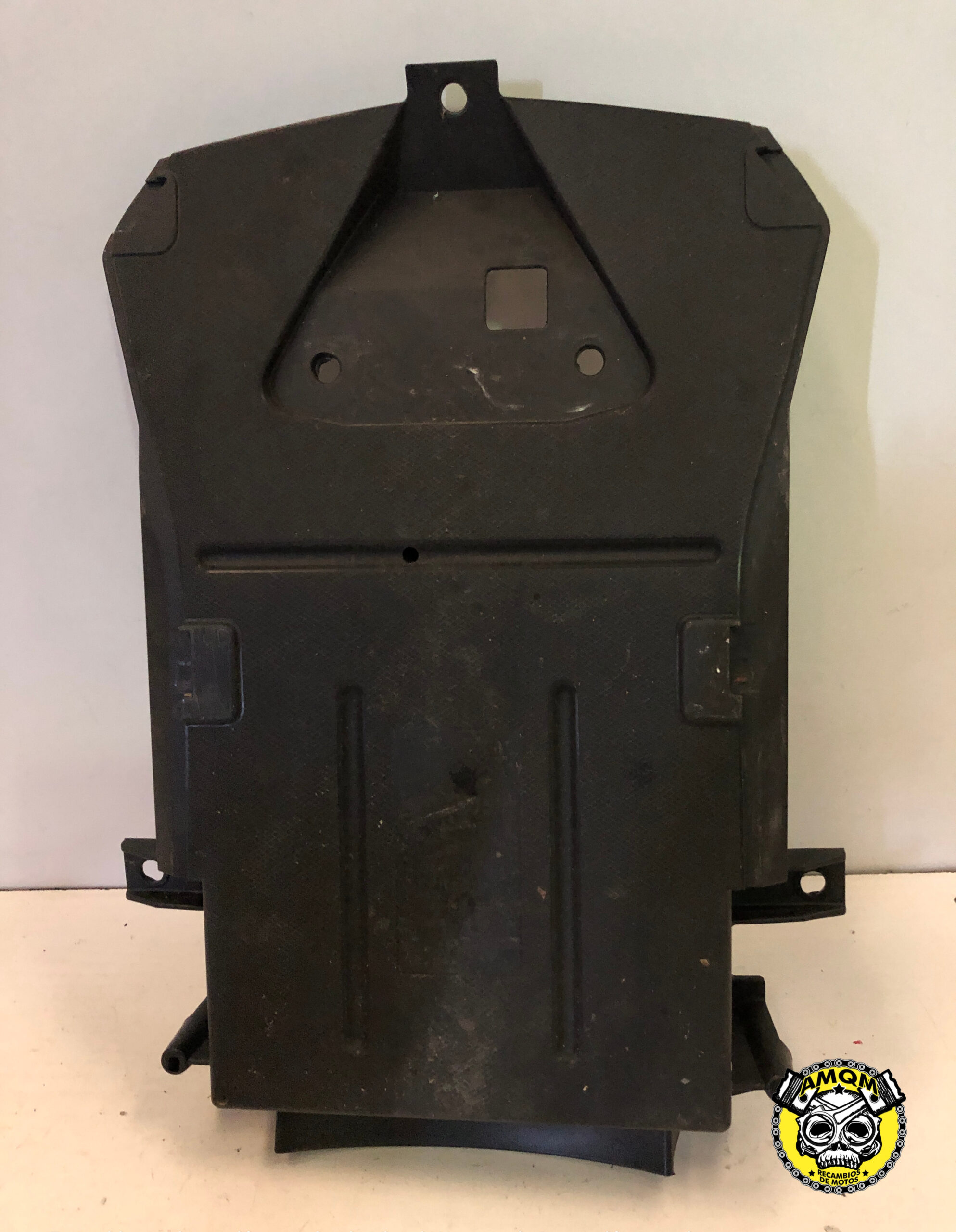 tapa bajo asiento 20E 1