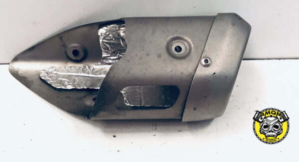 embellecedor de escape 40E 1