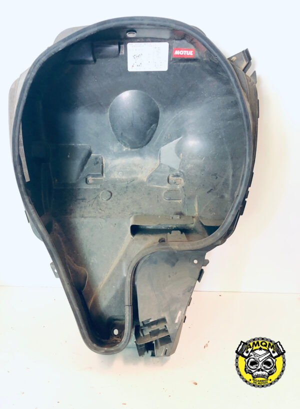 baul bajo asiento 30E 1