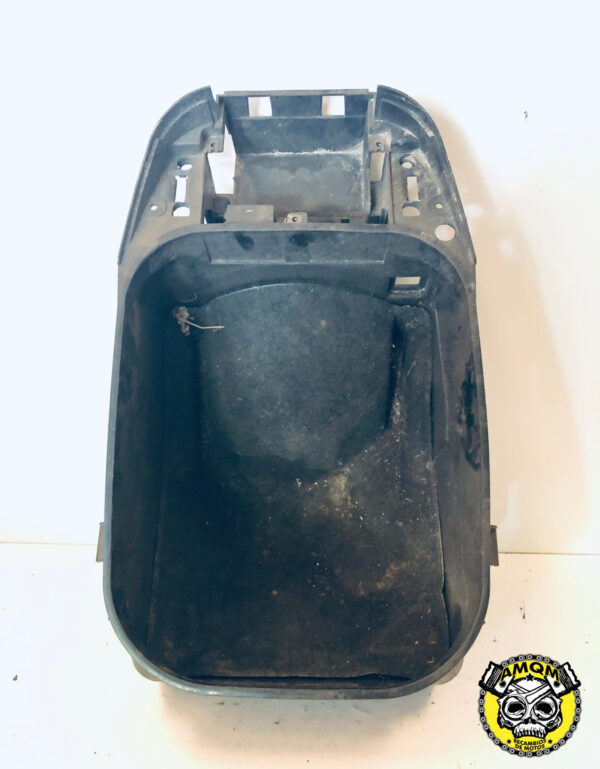 baul bajo asiento 35E 1