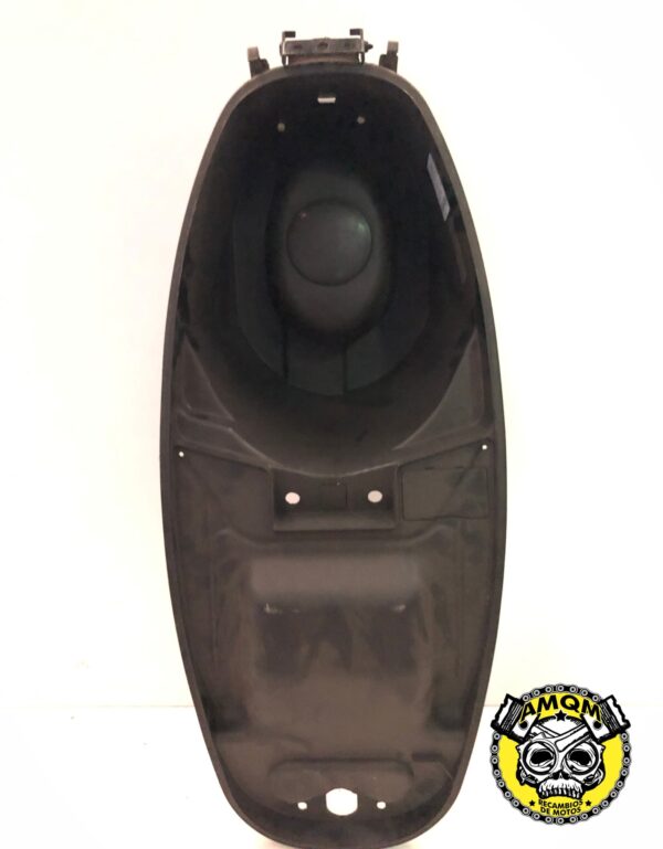 baul bajo asiento 25E 3