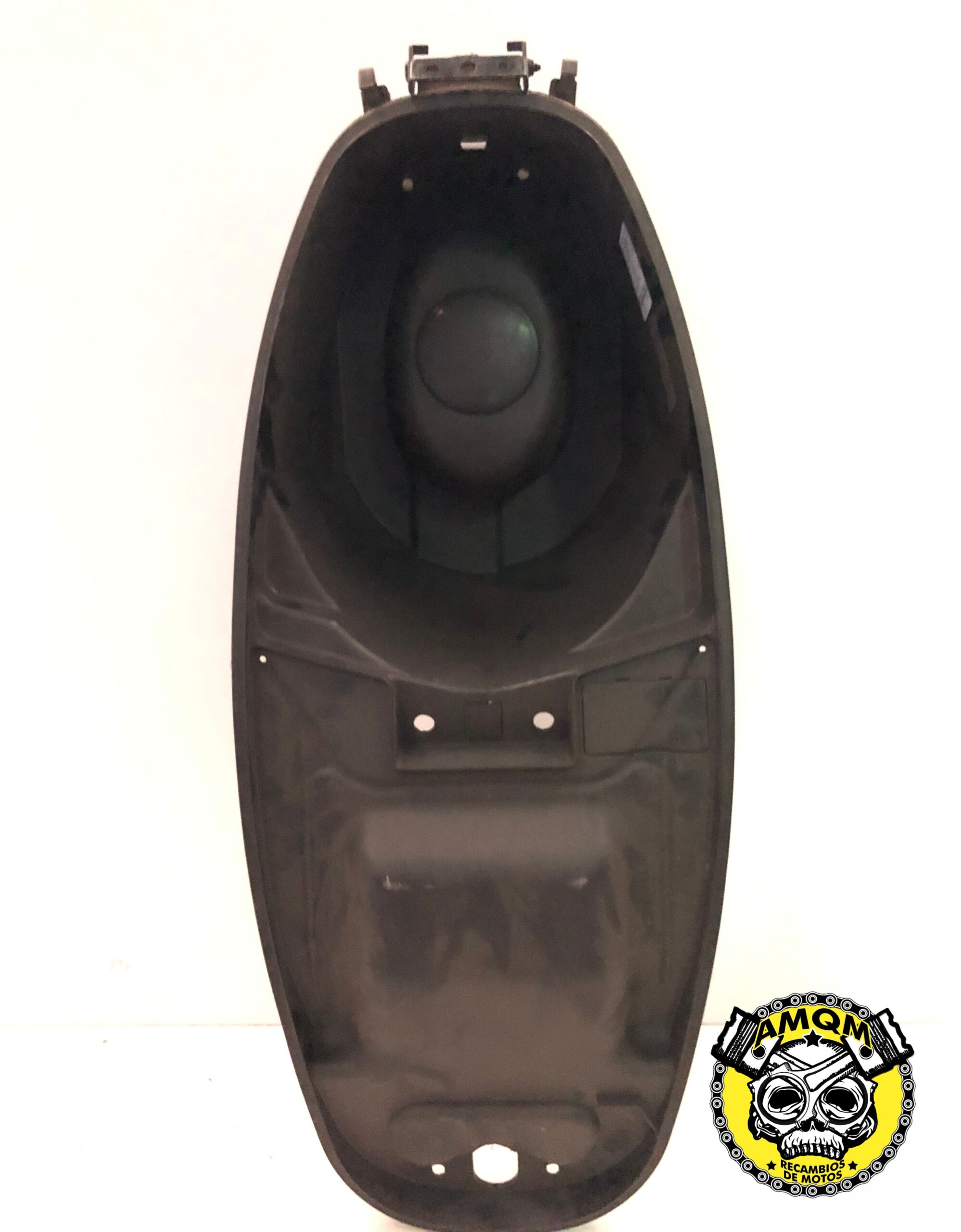 baul bajo asiento 25E 3