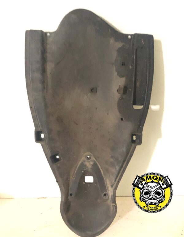 TAPA BAJO ASIENTO 10E 1